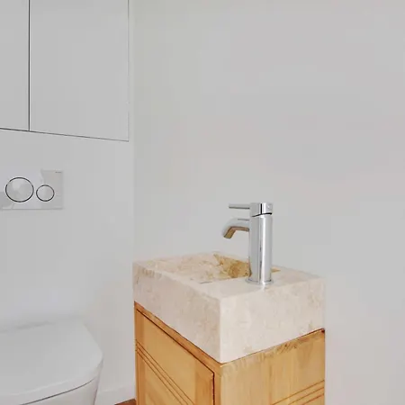Apartment Spacious With 2