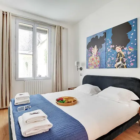 Spacious With 2 Apartment