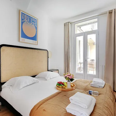 Apartment Spacious With 2 Paris